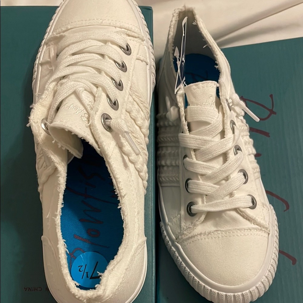 Blowfish White Canvas Sneakers Classic Design - Picture 6 of 6